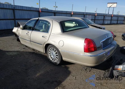 2004 Lincoln Town Car Signature from USA, damaged, VIN 1LNHM81W14Y636227